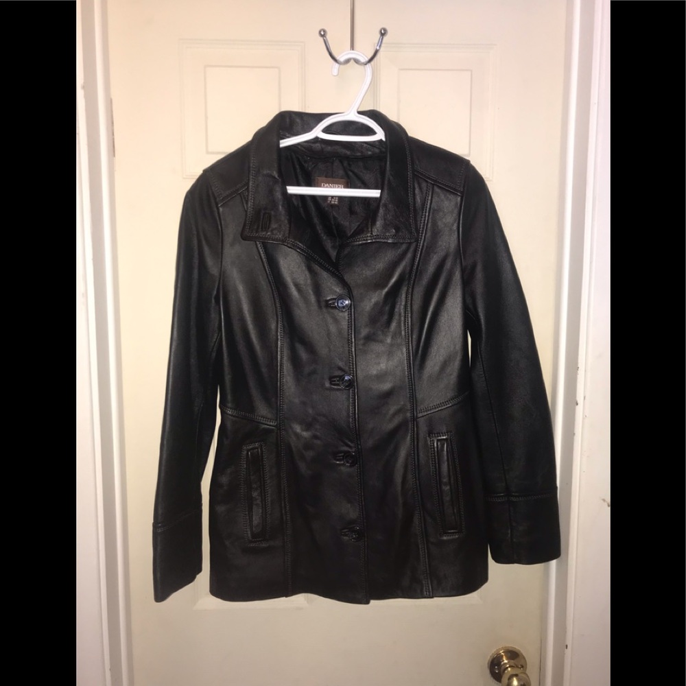 Danier leather black button up jacket coat women’s xs with pockets vintage 2000s